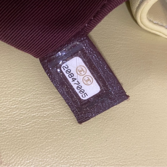 ๐๐Chanel chevron Yellow New medium Boy Bag - Picture 4 of 9